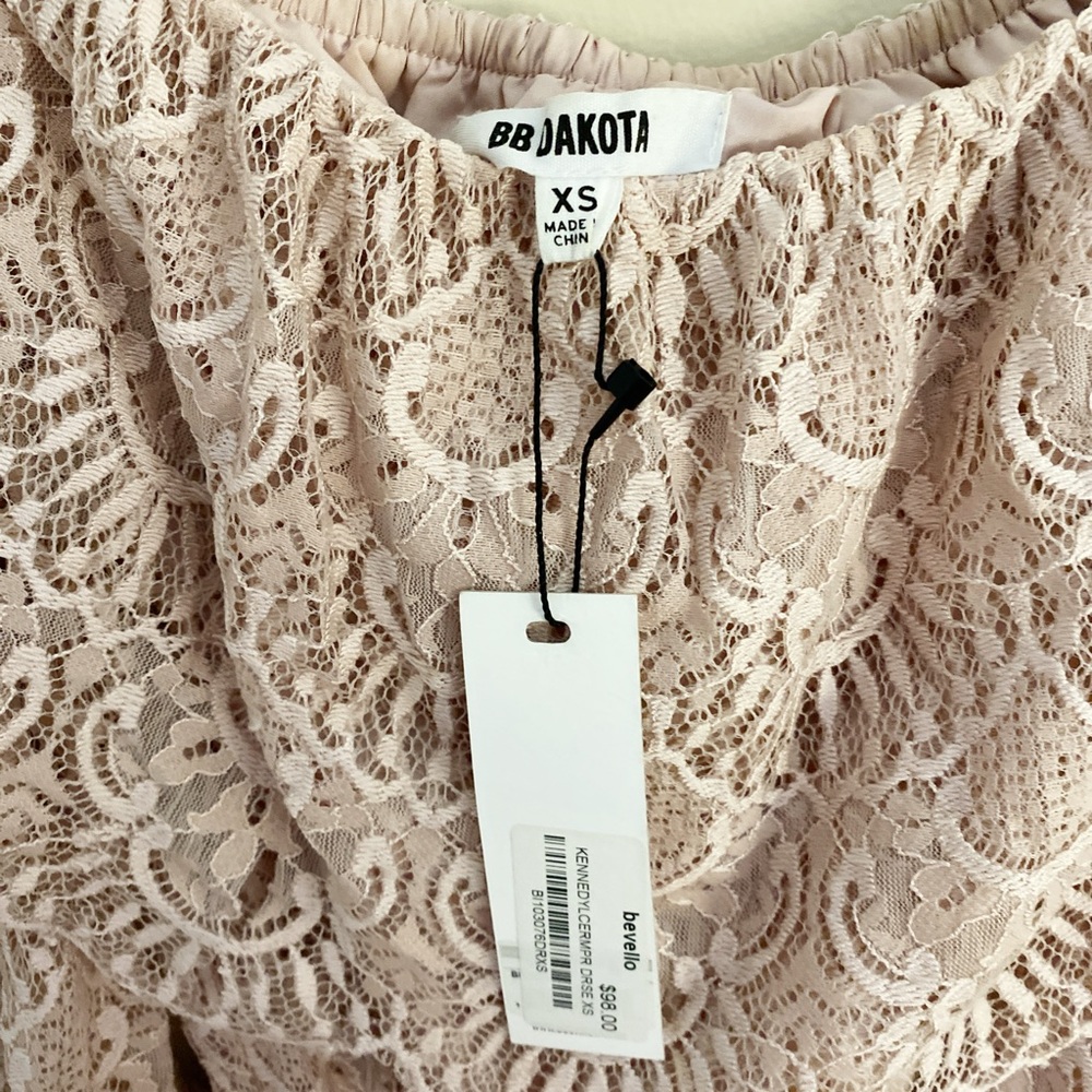 NWT BB Dakota Mauve Lace Off-the-Shoulder Romper - Picture 5 of 7